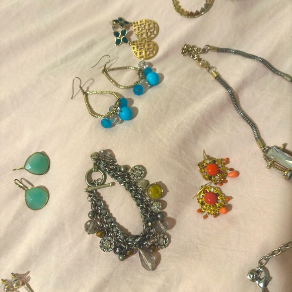 Array of Women’s Costume Jewelry (All for 1 price) - Picture 4 of 6
